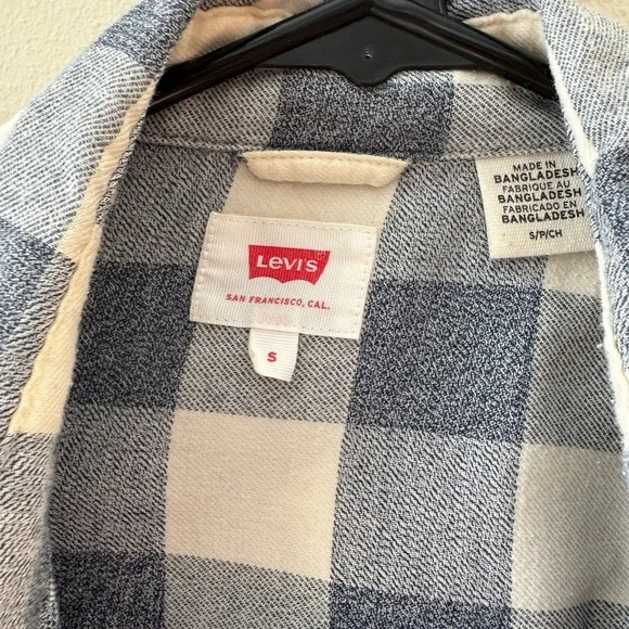 Levi's Light Blue and White Plaid Casual Shirt - Picture 2 of 4
